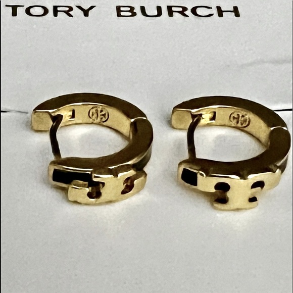 🆕 Tory Burch Authentic Small Gold Tone Logo & Black Enamel Huggies Hoop Earrings - Picture 7 of 7